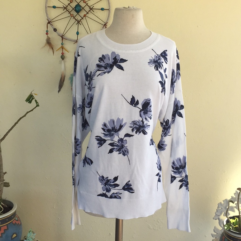 Liz Claiborne Sweater 💙